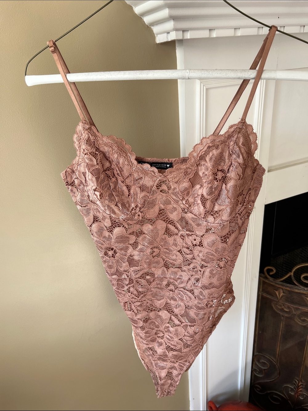 Zara Floral Lace Bodysuit Dusty Pink Semi-Sheer Scalloped V-neck Size Medium